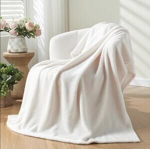 NewCosplay Super Soft Twin Size White Blanket 60 x 80 NEW